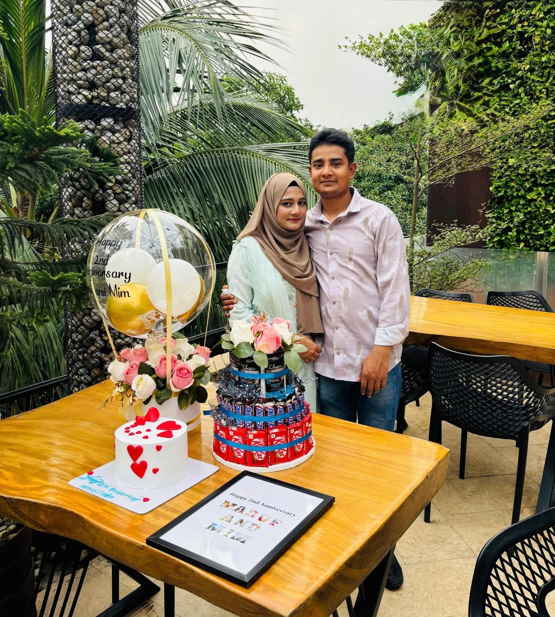 Anniversary Gift Set with Chocolate, Balloon & Photo Frame