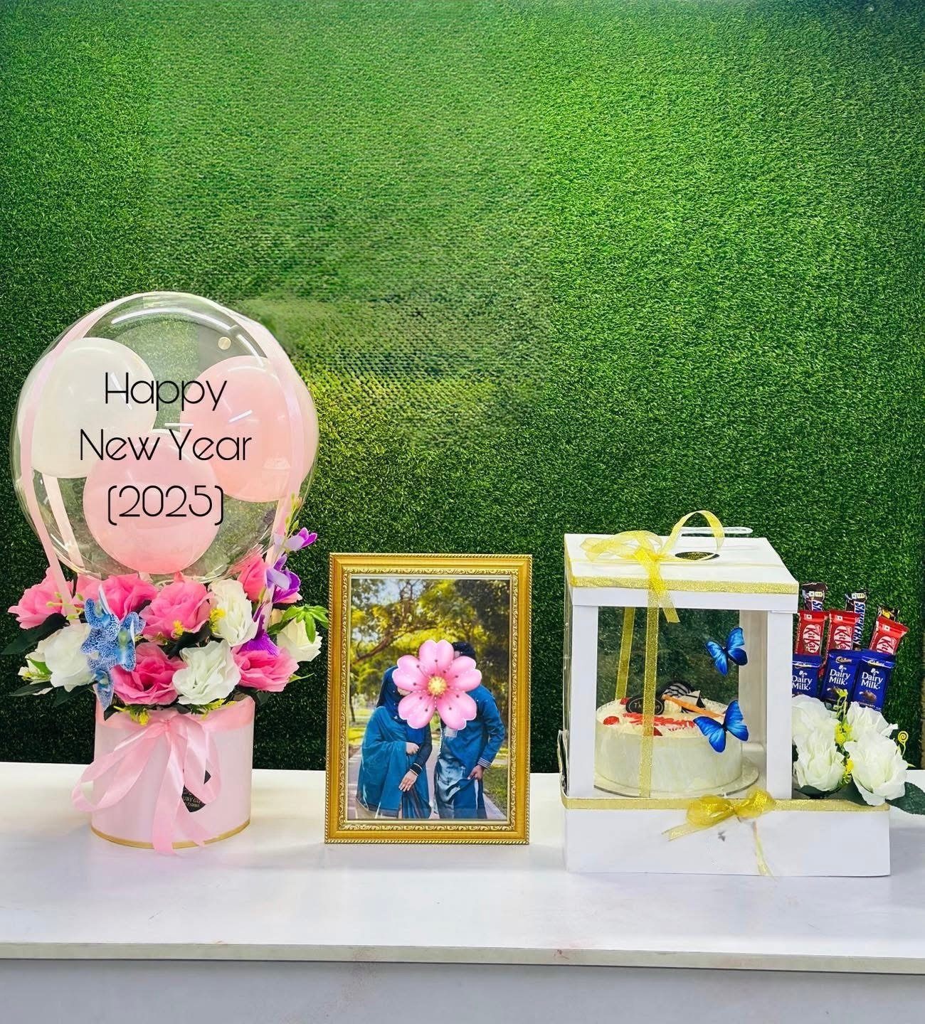 New Year Memory Gift Set with Balloon & Cake